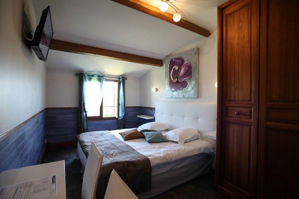Domaine De La Rhonie Hotel Meyrals Bagian luar foto