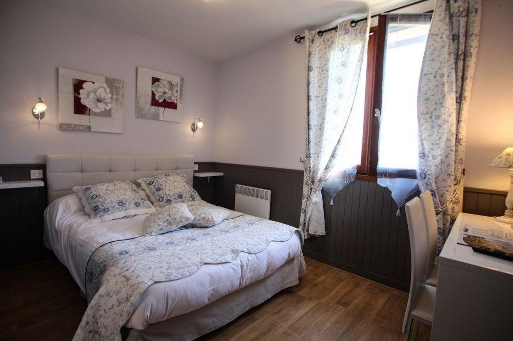 Domaine De La Rhonie Hotel Meyrals Bagian luar foto